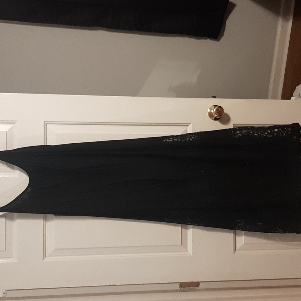 NWT!!Black dress with lace size 6